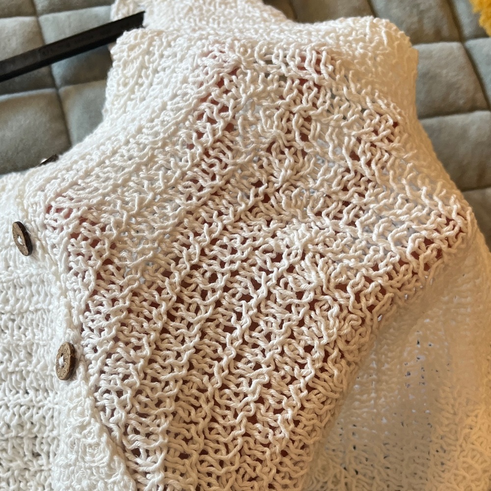 Chic Cream Crochet Button-Up Crop Top - Picture 2 of 4